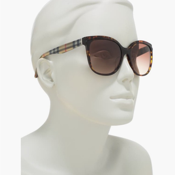🆕Burberry Sunglasses - Picture 6 of 6